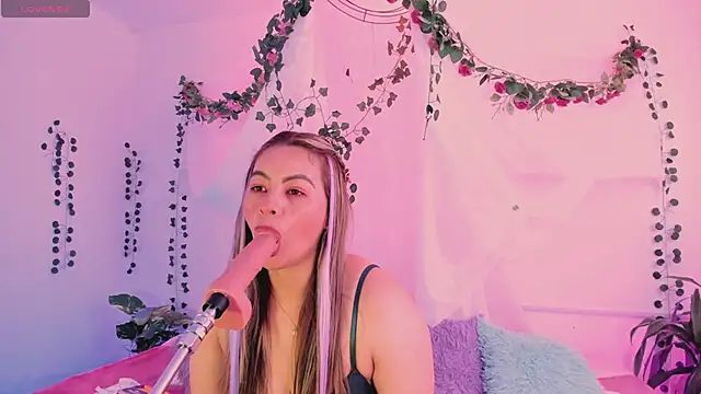 chubbyZoe online show from November 12, 2025, 3:16 pm