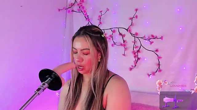 chubbyZoe online show from October 22, 2025, 2:49 pm