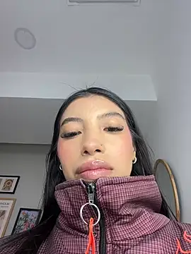 Snapshot of Tiffany_Low chatting on May 21, 2026, 12:13 pm Tiffany Low online show from May 21, 2026, 12:13 pm
