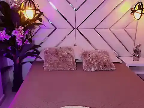 lolalipss online show from October 3, 2025, 7:48 pm