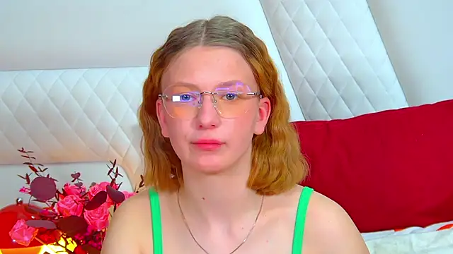 BeatriceBinoche online show from April 18, 2026, 6:43 pm