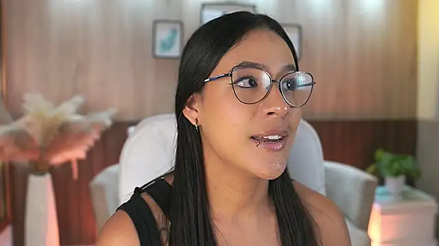 LaurennMiles online show from September 29, 2025, 7:08 pm