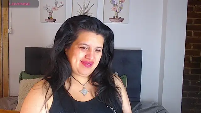 Snapshot of Andrea_secret_ chatting on November 5, 2025, 2:31 pm Andrea secret online show from November 5, 2025, 2:31 pm