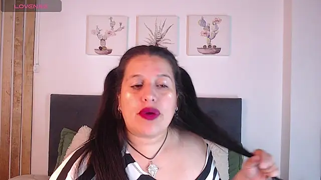 Snapshot of Andrea_secret_ chatting on October 12, 2025, 2:40 pm Andrea secret online show from October 12, 2025, 2:40 pm