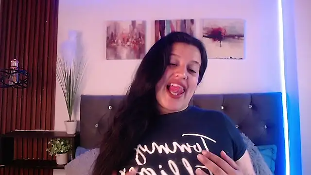 Snapshot of Andrea_secret_ chatting on November 12, 2025, 2:43 pm Andrea secret online show from November 12, 2025, 2:43 pm