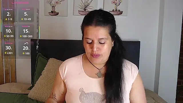 Snapshot of Andrea_secret_ chatting on November 10, 2025, 2:00 pm Andrea secret online show from November 10, 2025, 2:00 pm