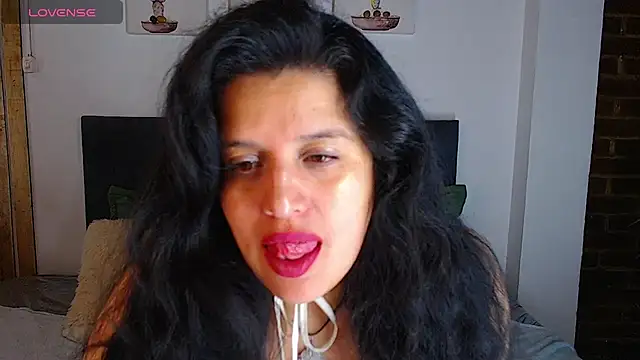 Snapshot of Andrea_secret_ chatting on November 6, 2025, 2:32 pm Andrea secret online show from November 6, 2025, 2:32 pm