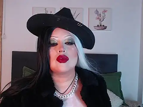 Snapshot of Andrea_secret_ chatting on October 8, 2025, 3:13 pm Andrea secret online show from October 8, 2025, 3:13 pm