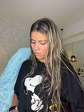 EMILIIA RICHTER   online show from November 26, 2025, 11:43 am