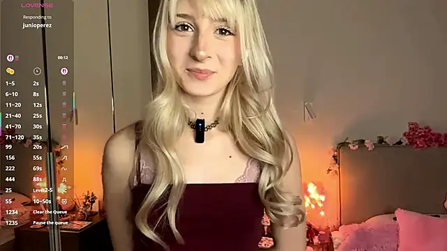 FridaAaberg online show from December 18, 2025, 7:24 am