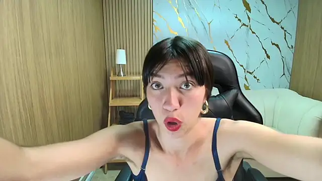 Isabella Blondetf online show from November 4, 2025, 8:56 pm