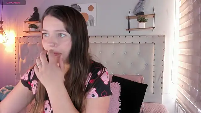 sophiee09  online show from March 27, 2026, 1:34 pm