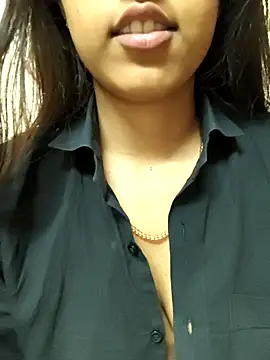 Snapshot of reetika6375 chatting on February 12, 2026, 2:55 am reetika6375 online show from February 12, 2026, 2:55 am