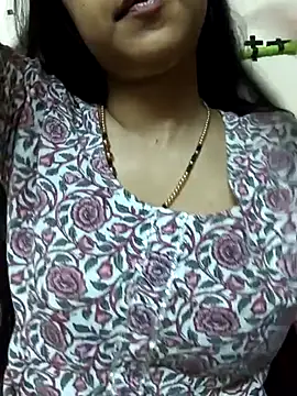 Snapshot of reetika6375 chatting on February 6, 2026, 10:06 pm reetika6375 online show from February 6, 2026, 10:06 pm