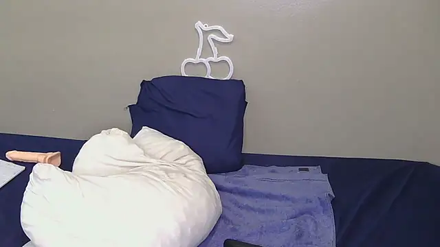 Serafynn online show from December 5, 2025, 7:23 pm