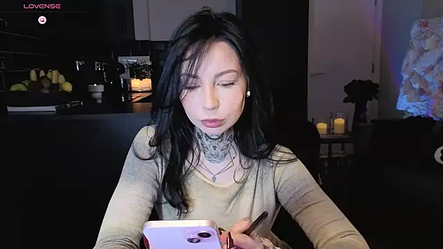 jeans-and-peach online show from September 28, 2025, 12:39 am