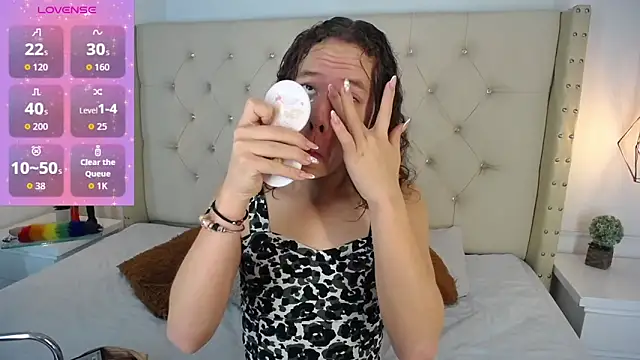 bycandy  online show from November 10, 2025, 12:21 pm