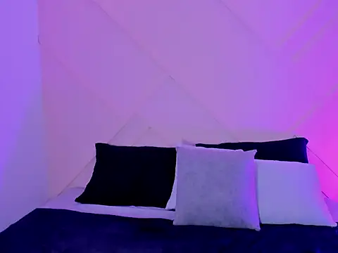 Emma Johanson online show from October 2, 2025, 7:39 pm