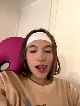 Snapshot of VictoriaSpark chatting on October 6, 2025, 12:28 pm VictoriaSpark online show from October 6, 2025, 12:28 pm