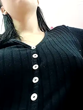 Snapshot of Aitana-4 chatting on October 1, 2025, 8:35 pm Aitana-4 online show from October 1, 2025, 8:35 pm