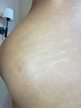 Snapshot of Ambersfoxx chatting on December 22, 2025, 12:33 am Ambersfoxx online show from December 22, 2025, 12:33 am