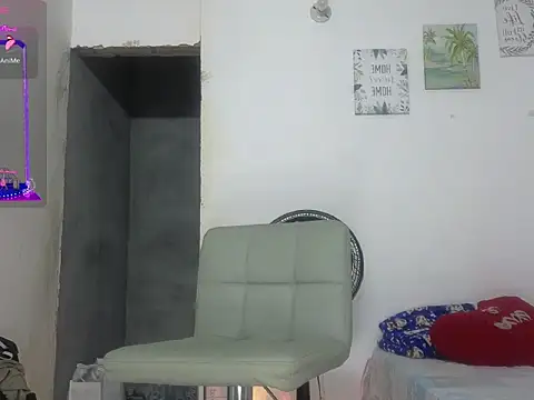 Snapshot of Mia_Doll01 chatting on October 3, 2025, 7:48 pm Mia Doll01 online show from October 3, 2025, 7:48 pm