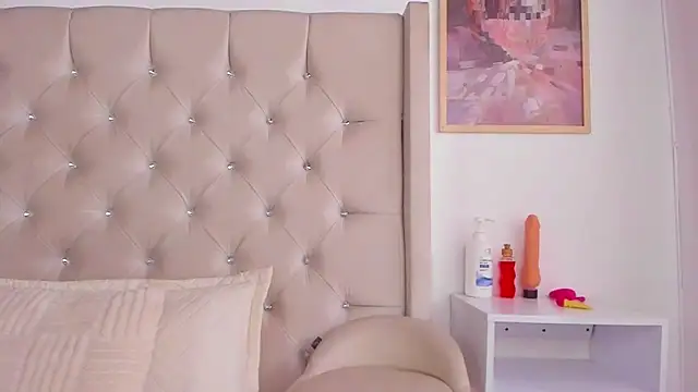 Snapshot of EmmaaHills chatting on October 30, 2025, 9:22 pm EmmaaHills online show from October 30, 2025, 9:22 pm