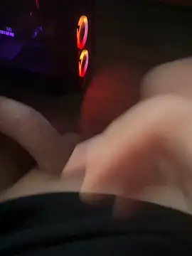 Snapshot of jstntz chatting on February 5, 2026, 6:42 am jstntz online show from February 5, 2026, 6:42 am