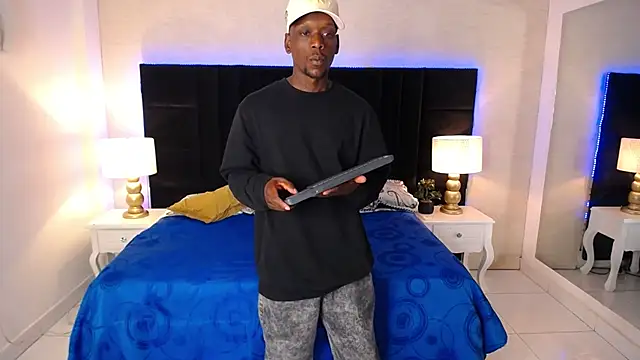 SkylerBigxxx online show from April 16, 2026, 4:02 am