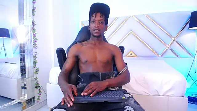 SkylerBigxxx online show from October 28, 2025, 4:46 am