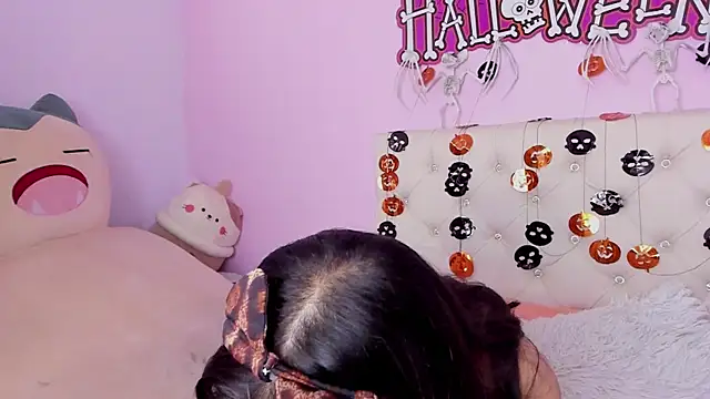 Yuni kim online show from October 24, 2025, 3:22 pm