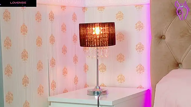 CoraVex online show from October 9, 2025, 4:13 am