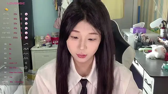 QiQi--77 online show from September 22, 2025, 1:06 pm