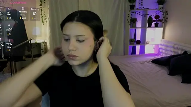 Snapshot of LoNik_Tvvins chatting on November 20, 2025, 12:28 pm LoNik Tvvins online show from November 20, 2025, 12:28 pm