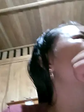 emly-xinh18 online show from October 21, 2025, 11:20 am