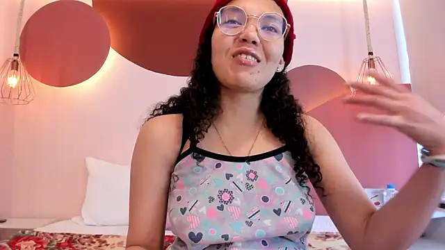 SweetStarr  online show from September 26, 2025, 1:07 pm