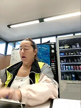 Snapshot of bichota85 chatting on October 7, 2025, 10:05 am bichota85 online show from October 7, 2025, 10:05 am