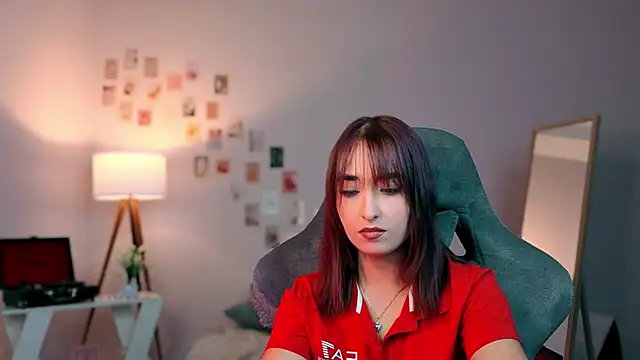 yourfitoviolett online show from September 21, 2025, 2:22 pm