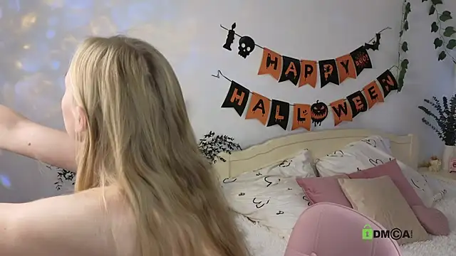 Snapshot of hey_Olivia chatting on October 19, 2025, 9:01 am hey Olivia online show from October 19, 2025, 9:01 am