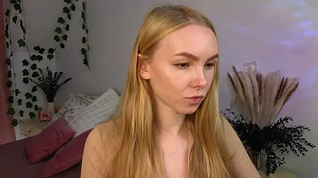 Snapshot of hey_Olivia chatting on November 23, 2025, 7:18 am hey Olivia online show from November 23, 2025, 7:18 am