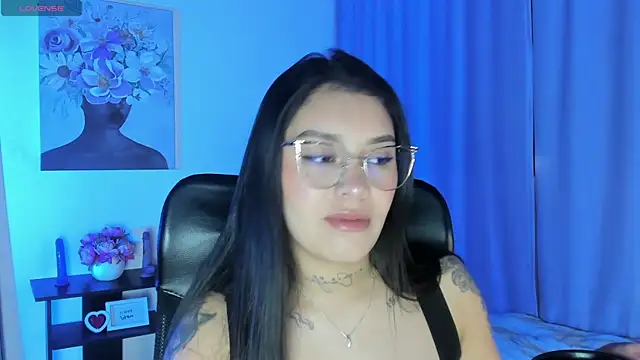 miawhite x1 online show from October 25, 2025, 1:23 pm