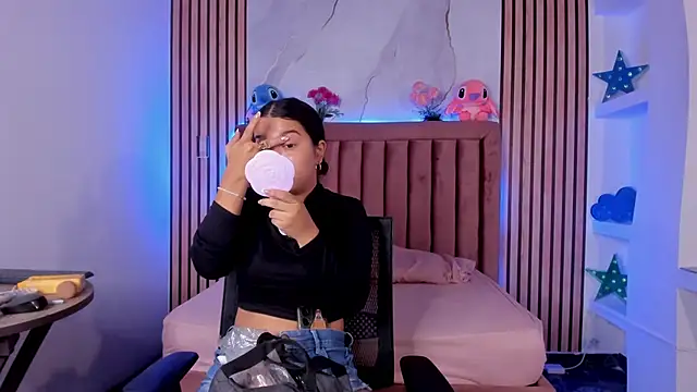 LunaWiill  online show from November 12, 2025, 12:09 pm