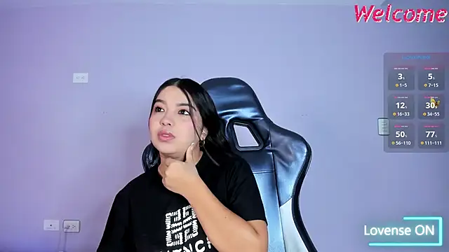 LunaWiill  online show from December 15, 2025, 1:28 pm