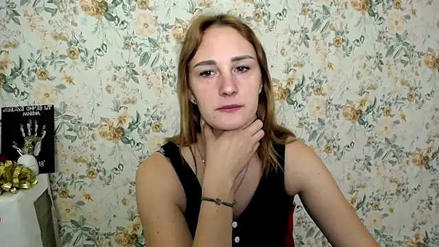 Milana Cutie  online show from October 7, 2025, 5:52 am