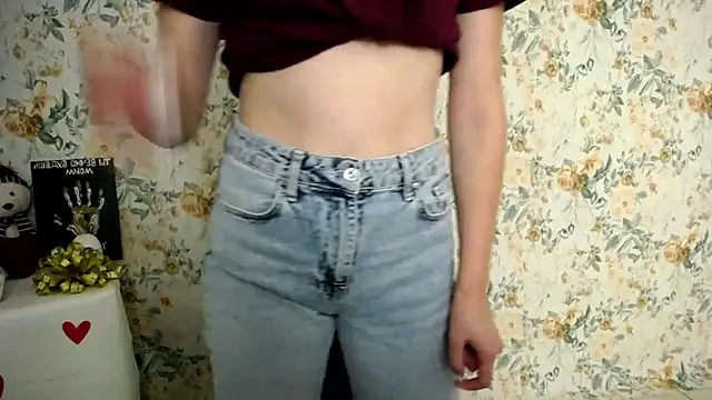 Milana Cutie  online show from September 20, 2025, 6:51 am