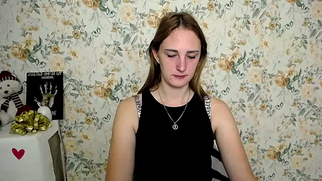 Milana Cutie  online show from October 3, 2025, 5:53 am