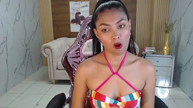 lissandra s online show from October 7, 2025, 8:43 pm