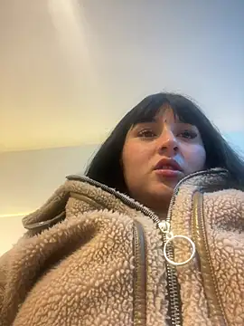 Snapshot of Daphnee-x chatting on February 16, 2026, 11:24 pm Daphnee-x online show from February 16, 2026, 11:24 pm