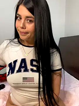 sophy whiite  online show from November 9, 2025, 5:00 am