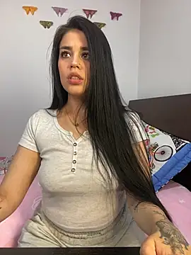 sophy whiite  online show from November 19, 2025, 9:48 pm